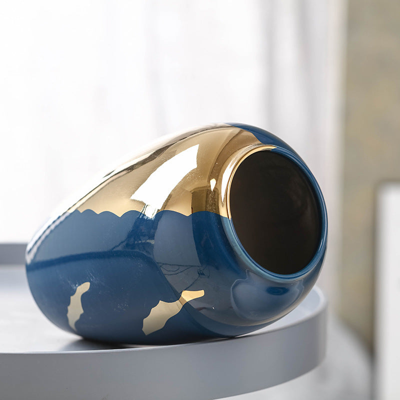 Home Decoration Electroplated Golden Light Luxury Ceramic Vase Ornaments, Modern Simple Vases for Living Room, Bedroom And Study Decoration.