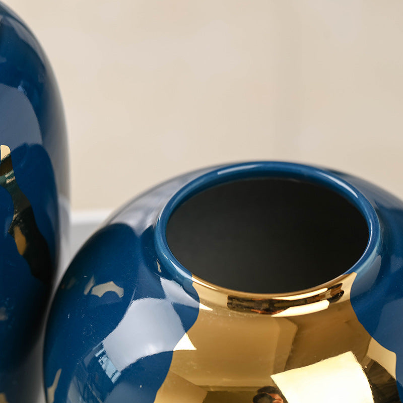 Home Decoration Electroplated Golden Light Luxury Ceramic Vase Ornaments, Modern Simple Vases for Living Room, Bedroom And Study Decoration.